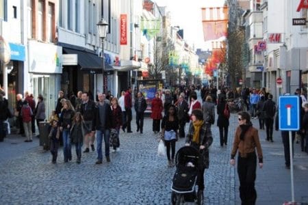 Bruul, calle comercial en Malinas