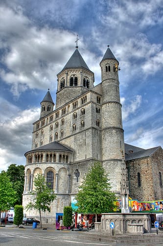 La Colegiata de Santa Gertrudis en Nivelles La Colegiata de Santa Gertrudis en Nivelles