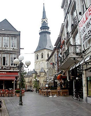 Grote Markt y Catedral de Hasselt