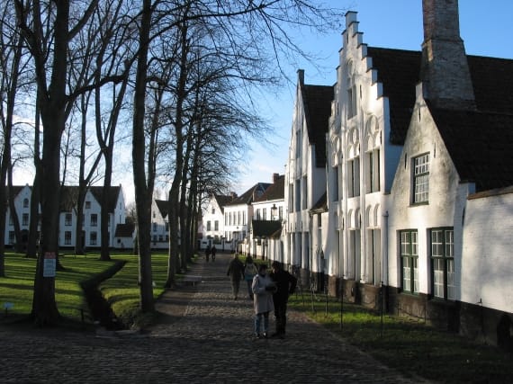 Los barrios de los Beguinajes en Bélgica Los barrios de los Beguinajes en Bélgica