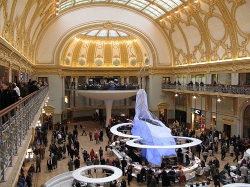 El centro comercial de la Stadsfeestzaal en Amberes El centro comercial de la Stadsfeestzaal en Amberes
