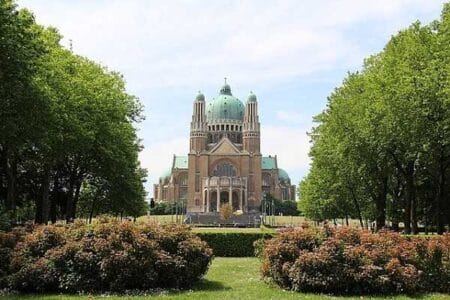 La Basilica de Koekelberg y la Línea Comet