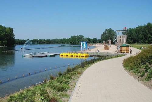 El parque Blaarmeersen, un día al aire libre El parque Blaarmeersen, un día al aire libre