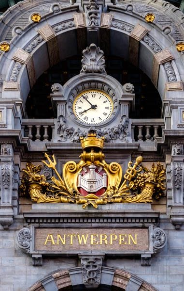 Estación de Amberes - reloj