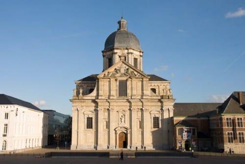 La Abadía de San Pedro en Gante : Sobre Bélgica