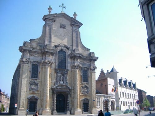 La Iglesia de San Pedro y San Pablo en Malinas La Iglesia de San Pedro y San Pablo en Malinas