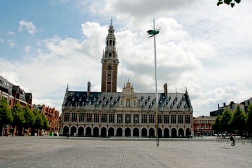 Ladeuzeplein, hermosa plaza en Lovaina