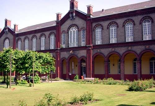 Arte y psiquiatría en el Museo Guislain Arte y psiquiatría en el Museo Guislain