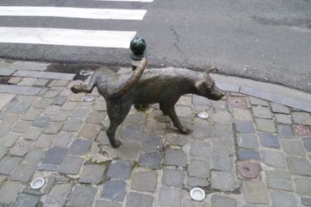 Zinneke Pis, el perro callejero de Bruselas
