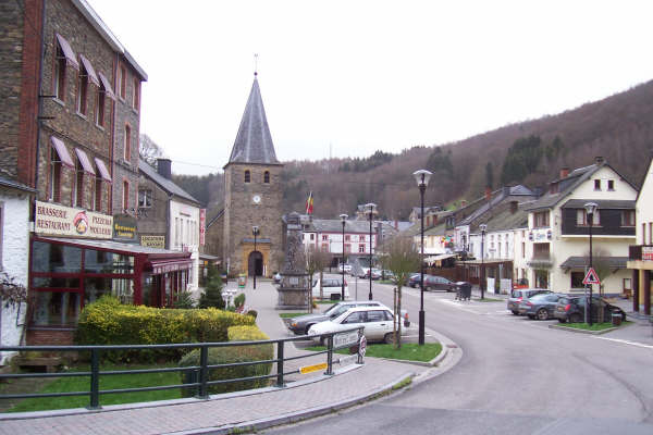 La Iglesia de Bohan, en la frontera con Francia