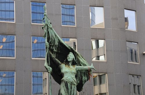 Estatua de la Brabançonne en Bruselas