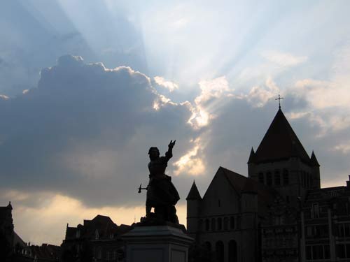 Estatuas en Tournai, arte en la calle Estatuas en Tournai, arte en la calle