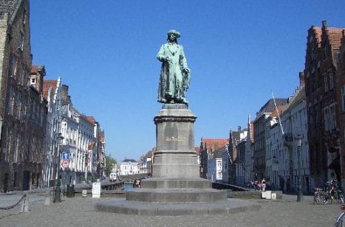 Plaza Jan Van Eyck en Brujas